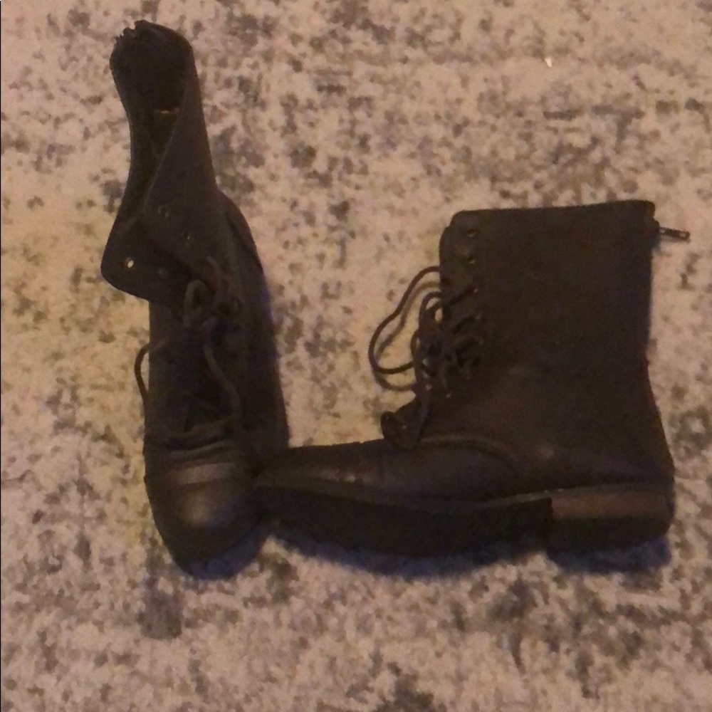 Steve Madden Comabt boots